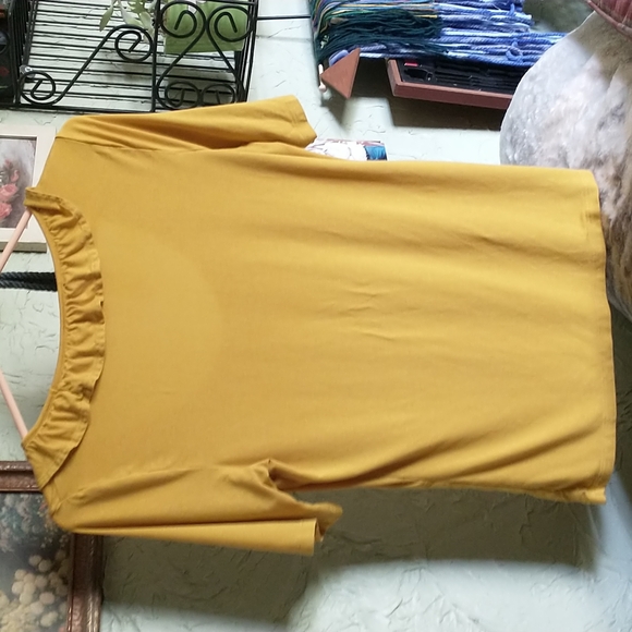 🏵️Short Sleeve Top - Picture 3 of 3